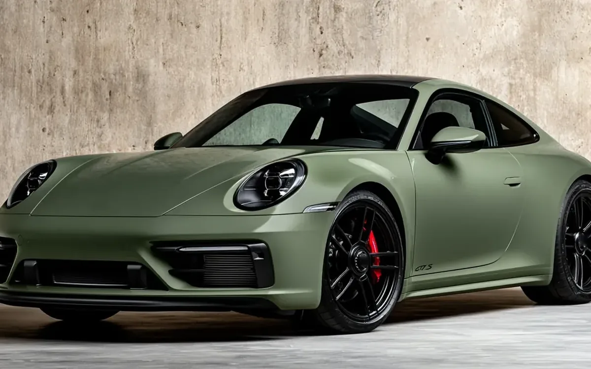 PORSCHE 911 Carrera GTS, front three-quarter view